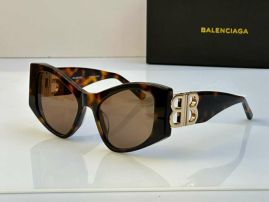Picture of Balenciga Sunglasses _SKUfw55531907fw